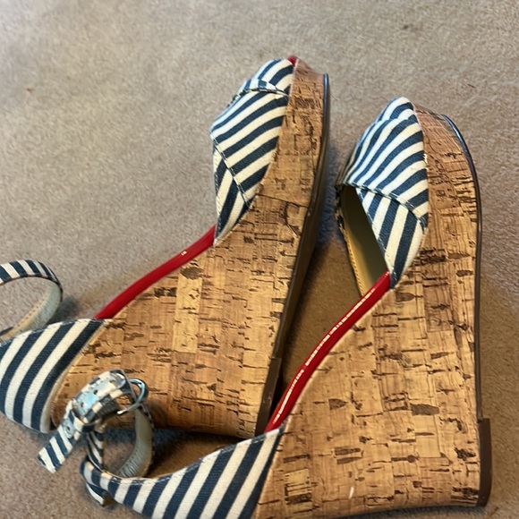 Crisp striped denim wedge shoes with red sole trim - Picture 4 of 5